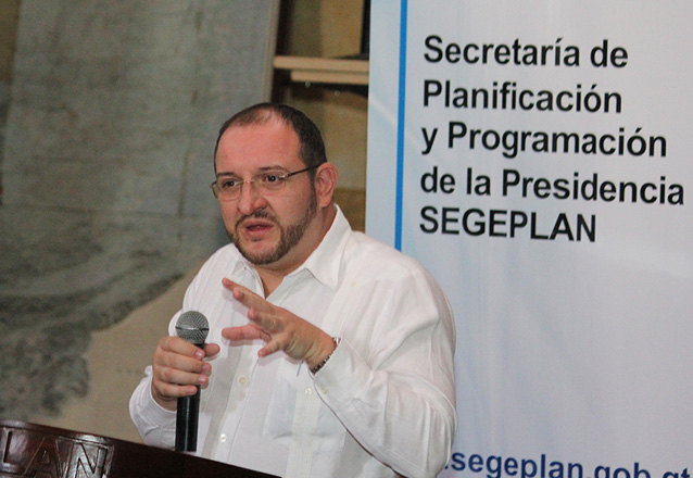 Durante la celebración del Día Cívico, el Secretario de Segeplan, Fernando Carrera, expuso sobre la construcción de la Agenda Nacional de País “Guatemala 2032: una visión para el nuevo Katún”. Durante la celebración del Día Cívico, el Secretario de Segeplan, Fernando Carrera, expuso sobre la construcción de la Agenda Nacional de País “Guatemala 2032: una visión para el nuevo Katún”.