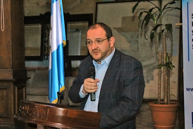 El Secretario de Segeplan, Fernando Carrera, destacó el ejemplo que para todos los guatemaltecos respresenta el marchista Erick Barrondo. El Secretario de Segeplan, Fernando Carrera, destacó el ejemplo que para todos los guatemaltecos respresenta el marchista Erick Barrondo.