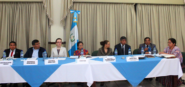 La Directora de Equidad Étnica y de Género, de Segeplan, Dora Coc, presentó en el Congreso de la República un informe sobre los avances y logros obtenidos en el primer semestre de trabajo del año en ese tema. La Directora de Equidad Étnica y de Género, de Segeplan, Dora Coc, presentó en el Congreso de la República un informe sobre los avances y logros obtenidos en el primer semestre de trabajo del año en ese tema.