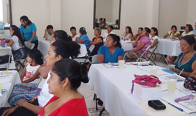 Mujeres de Suchitepéquez participan en el taller de discusión y diálogo sobre el Plan K´atun. Mujeres de Suchitepéquez participan en el taller de discusión y diálogo sobre el Plan K´atun.