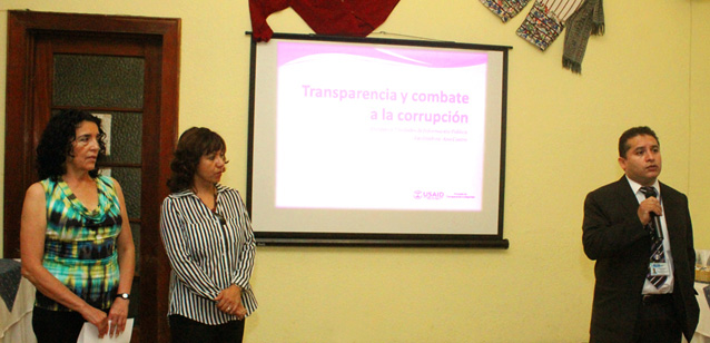 La Coordinadora de la UAIP, Julia Artiga, el Director de Enlace con las Delegaciones, Miguel Ángel Moir, y la Directora de Asuntos Jurídicos, Beatriz Sandoval, resaltaron la importancia de la transparencia en el accionar del Estado. La Coordinadora de la UAIP, Julia Artiga, el Director de Enlace con las Delegaciones, Miguel Ángel Moir, y la Directora de Asuntos Jurídicos, Beatriz Sandoval, resaltaron la importancia de la transparencia en el accionar del Estado.