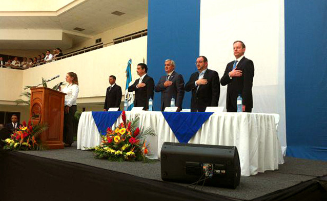 El Presidente de la República, Otto Pérez Molina, apoya los planes del INDE en la ampliación de los servicios que provee a la población. (FOTO INDE) El Presidente de la República, Otto Pérez Molina, apoya los planes del INDE en la ampliación de los servicios que provee a la población. (FOTO INDE)